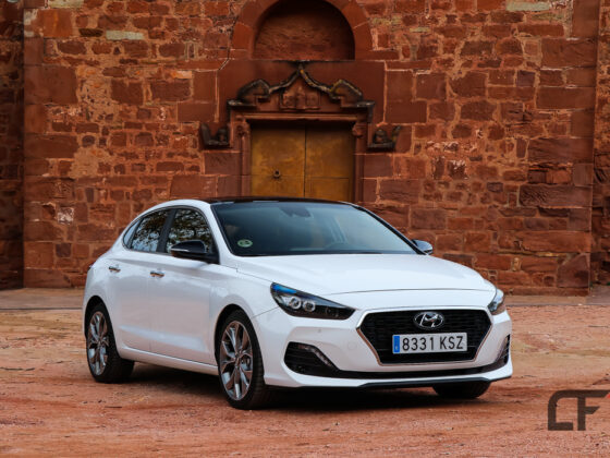 Vista frontal Hyundai i30 Fastback