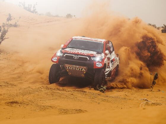 Giniel De Villiers y Àlex Haro consiguen su primera victoria con su Toyota Hilux en la 5ª etapa del Dakar 2021